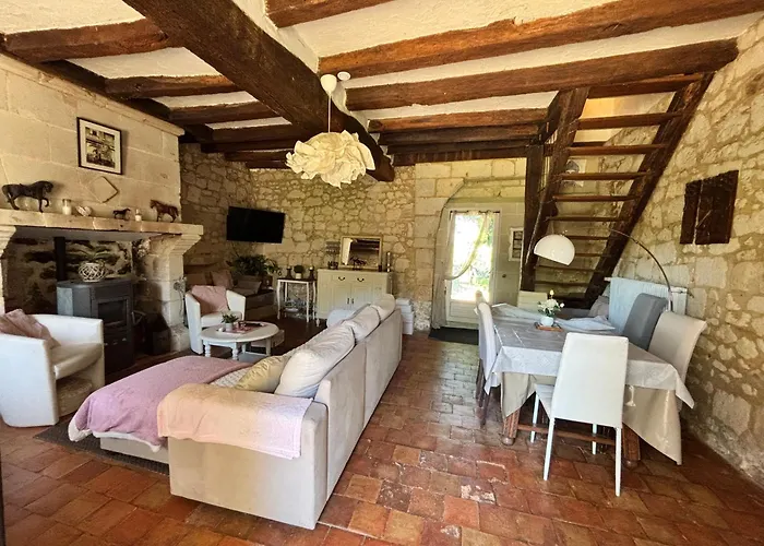 Casa vacanze La Poitevinière, Jardin, Barbecue, Proche Saumur, 7 Couchages Neuillé