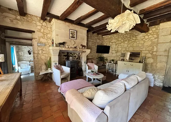 Casa vacanze La Poitevinière, Jardin, Barbecue, Proche Saumur, 7 Couchages Neuillé